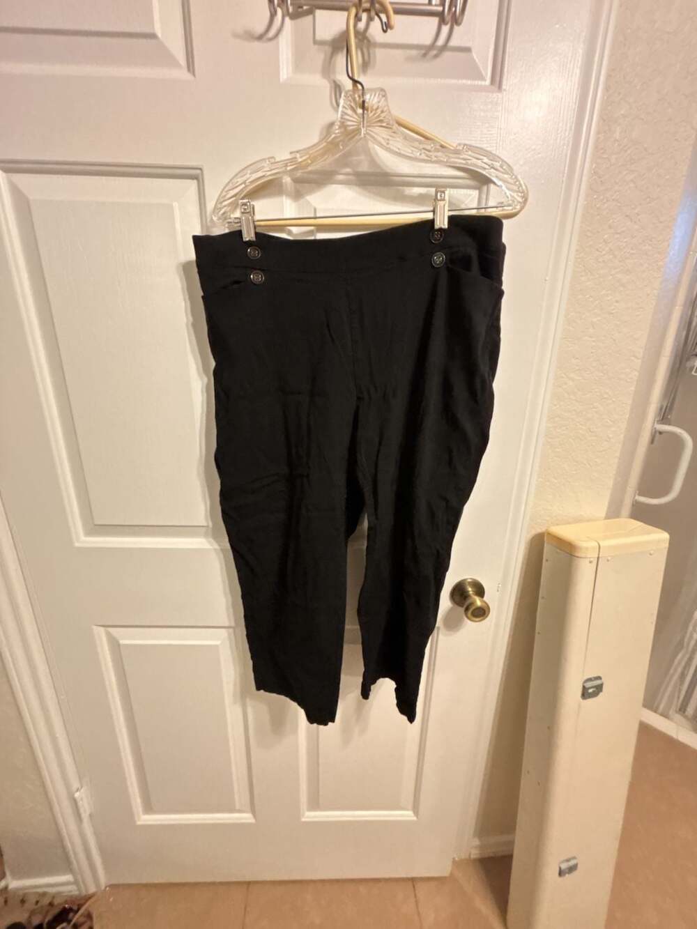 Roz & Ali Women's Plus Size 18 Black Sailor Button Detail Cropped Capri Pants